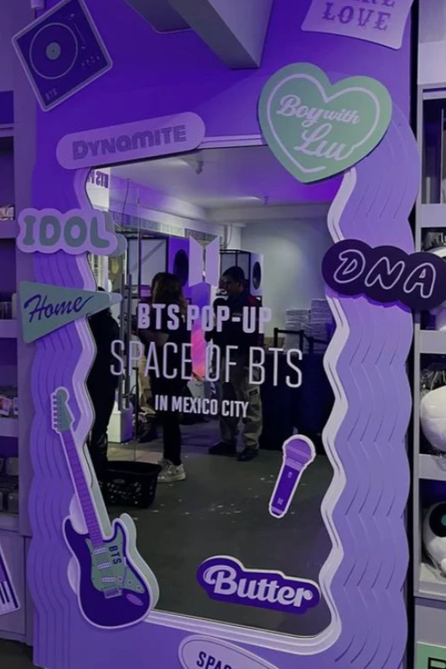 Brand story — BTS pop-up mirror